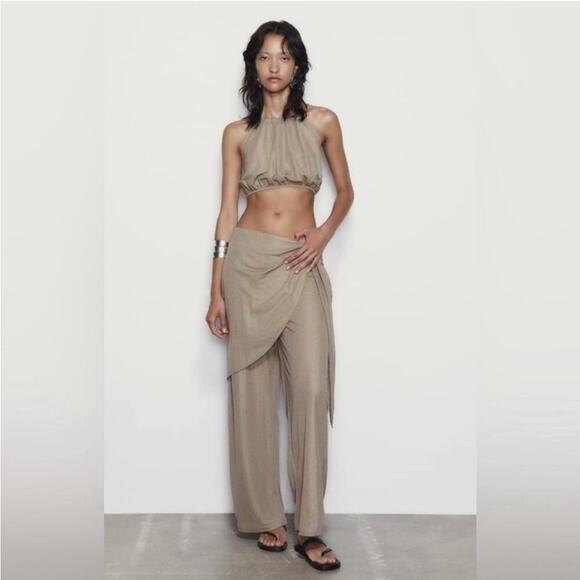 ZARA Taupe Crop Halter Top
NWT  Size-Small
REF 0264/805 CROP HALTER TOP/S - Picture 2 of 3